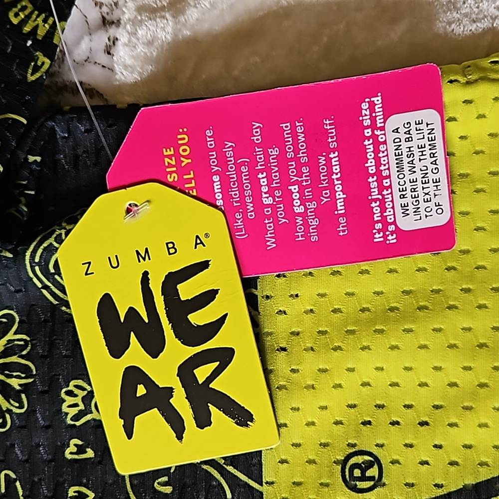 Zumba Wear Mesh Boxy Crop Top - XL - Length 22"-23" - Picture 4 of 10